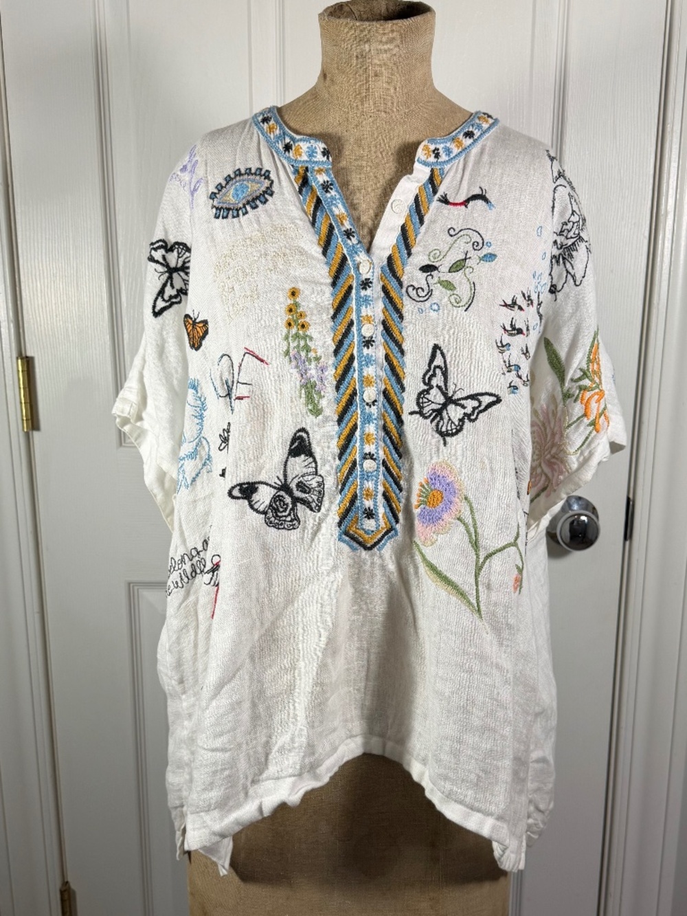 Johnny Was Lightweight Fully Embroidered Butterflies White Top Medium
